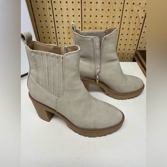 Dolce Vita Jetta Dune Heeled Ankle Boots - Picture 2 of 9